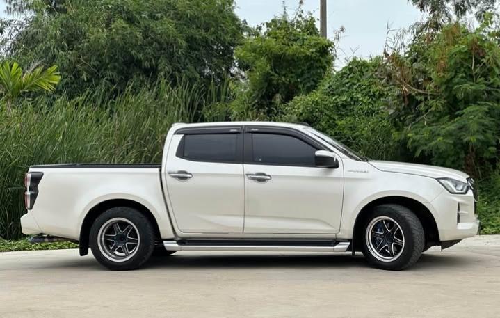 Isuzu D-Max สีขาวสวยๆ