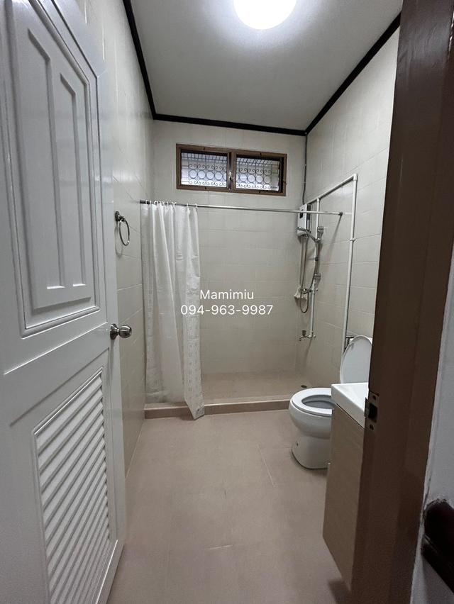 ให้เช่าบ้านลาดพร้าวใกล้รถไฟฟ้าMRTพหลโยธิน ตกแต่งใหม่สวย ทำเลดี เข้าออกซอยไม่ลึก 3นอน2น้ำ แอร์3เครื่อง มียามรักษาการณ์24ชม. 5