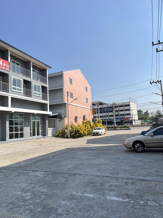 อาคารพาณิชย์ ทำเลดี ติดถนนใหญ่เพชรเกษม 3