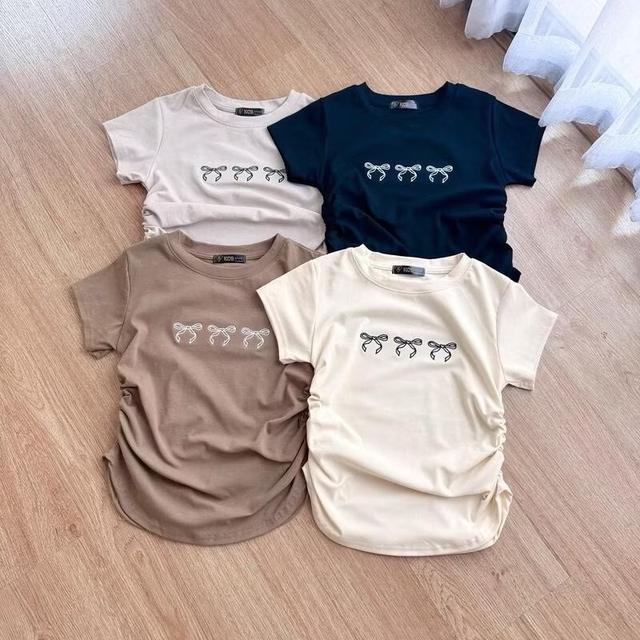 ￼เสื้อยืดคอกลมแขนสั้น