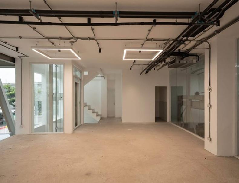 ให้เช่า หรือ ขาย อาคารสำนักงาน 6 ชั้น สร้างใหม่ ย่านพระราม 9 ริมถนนพระราม 9 6