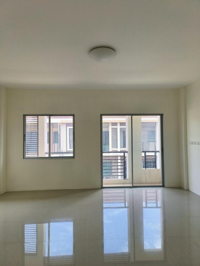 ขายทาวน์โฮม 3 ชั้น พร้อมอยู่ | หมู่บ้านอมรชัย 5 2