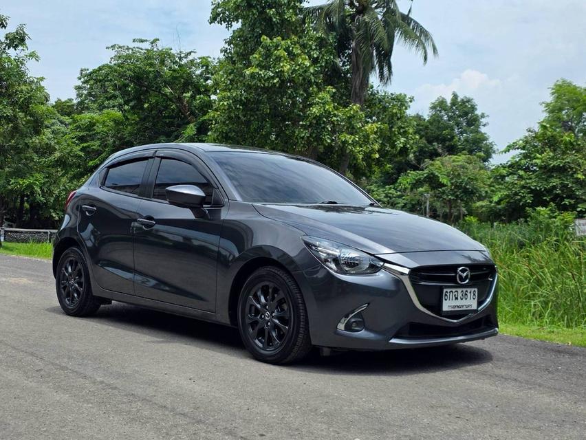 Mazda 2 1.3 High ปี 2017 สีเทาราคา 249,000 บาทฟรีดาวน์ ผ่อน 5,100 บ/ด 6ปี
