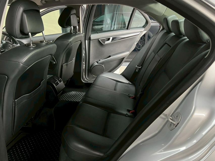 Mercedes-Benz C200 CGI 1.8 W204 Elegance Sedan 8