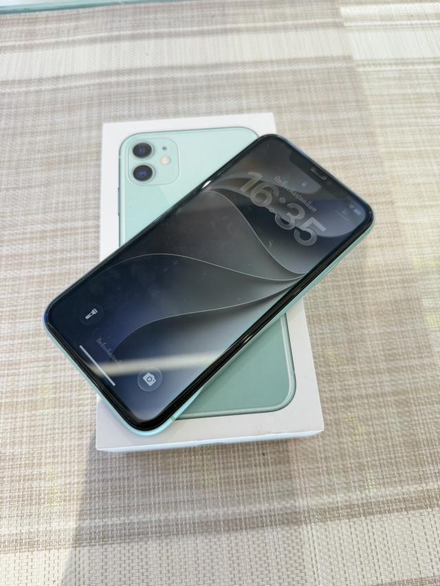 iPhone 11 64GB มีตำหนิหน้าจอนิดนึงครับ