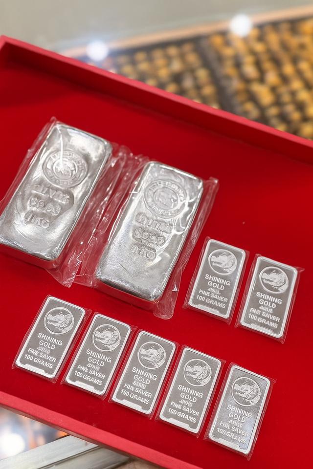 แท่งเงิน 999.9 แบรนด์ Shining Gold จากห้างทองหลีเต้ง ตะกั่วป่า พังงา ของแท้ มาตรฐานสูง เหมาะสำหรับสะสมและลงทุน