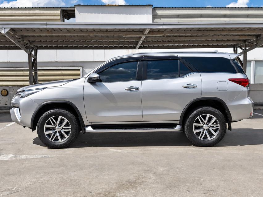 (แจ้งรหัสรถ CAT8509)2018 Toyota Fortuner 2.4V ขับ2 ดีเซล ออโต้ มือเดียว เท่านั้น รูปย่อยที่ 3
