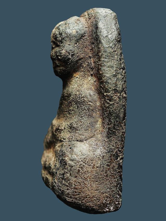 หลวงปู่ทวดเนื้อว่าน พิมพ์พระรอด เก่าๆ 3