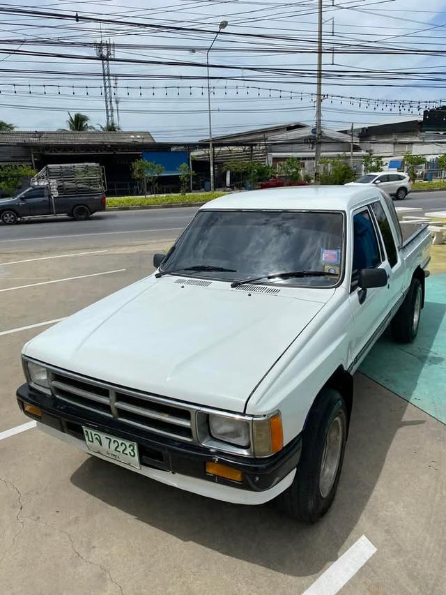 TOYOTA HILUX HERO CAB สีขาว 3