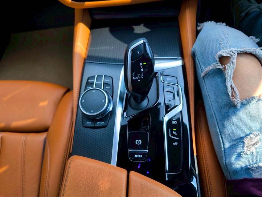 รหัสรถ KPV1111 2021 BMW 530e 2.0 M SPORT 10