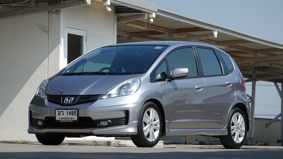 Honda Jazz GE Japan ปี 2012 สี เทา ไมล์ 200,000 กม. 18