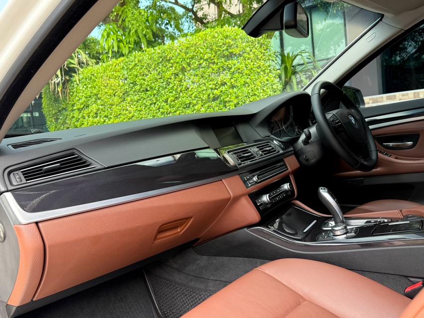 2013 BMW 520D F10 รถมือเดียวออกป้ายแดง รถวิ่งน้อย เข้าศูนย์ทุกระยะ รถไม่เคยมีอุบัติเหตุครับ 11