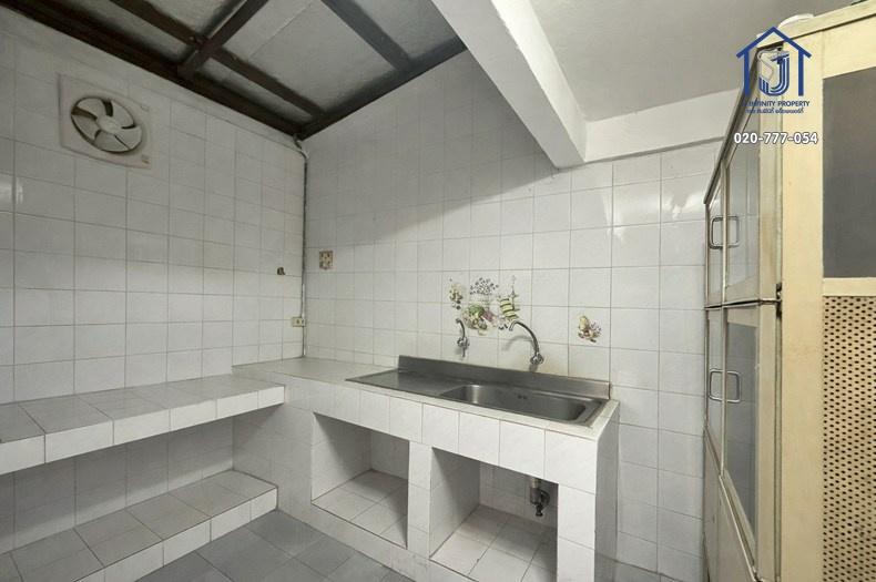 ขายอาคารพาณิชย์ 3 ชั้น 18 ตารางวา ติดถนนสวนสยาม ใกล้รถไฟฟ้าสายสีเหลือง 5