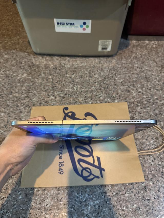 ขายๆๆๆถูกๆๆiPadPro12.9นิ้วสีSpace Gray 256กิ๊กWifi Celluer ใส่ซิมได้ใช้งานดีทุกๆฟังชั่นสูนTrueทุกๆฟังชั่นรีสโตได้ตลอดไม่มีติดไอคราว Model TH/A   สภาพ: 3