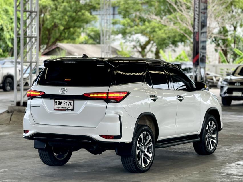 2023 TOYOTA FORTUNER 2.4 Legender 2WD (BLACKTOP) SUV สีขาว-ดำ เลขไมล์ 22172 กม.