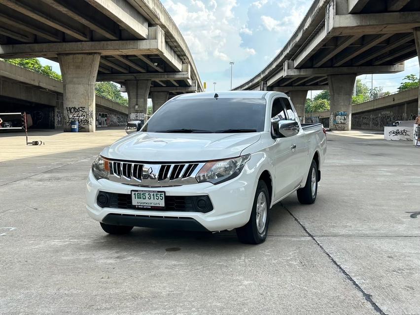 ขายรถ Mitsubishi Triton 2.4 GLX Mega Cab ปี 2015 สีขาว เกียร์ธรรมดา