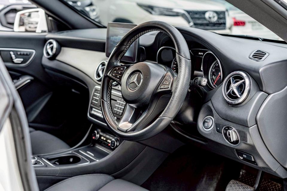 รหัสรถ NP9925 BENZ CLA200 URBAN 2017 13