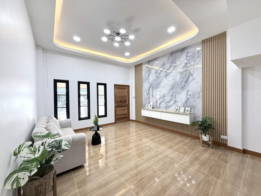 หมู่บ้านมารวย ร่มเกล้า 7