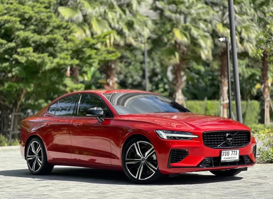 Volvo S60 T8 สีแดง 2