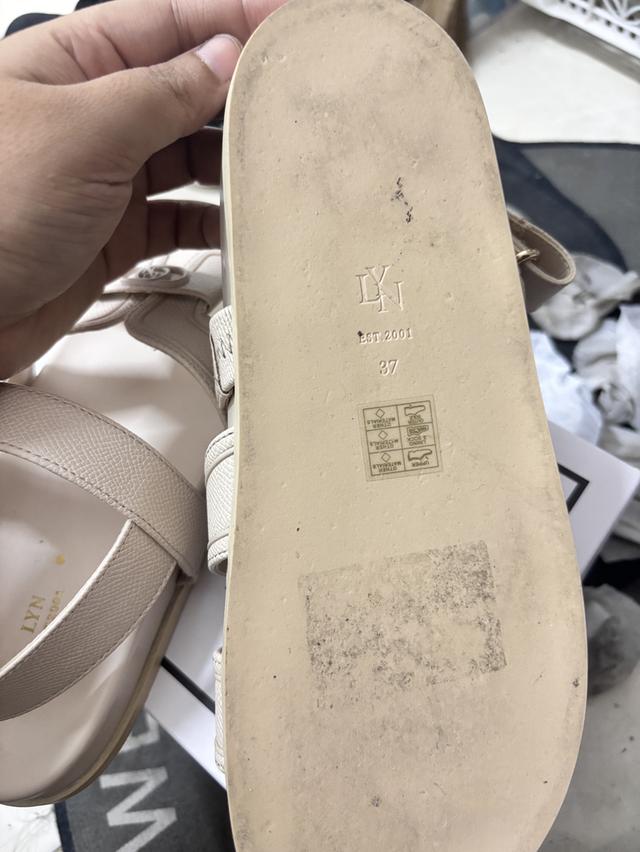 รองเท้าผู้หญิงแบรนด์LYN 3