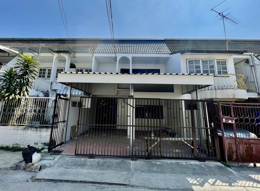 ขายด่วน!! ทาวน์เฮาส์ หมู่บ้านอมรพันธ์ 12 - 29 ตร.ว. 170 ตรม. *ใกล้ BTS สายหยุดเพียง 200 เมตร* 1