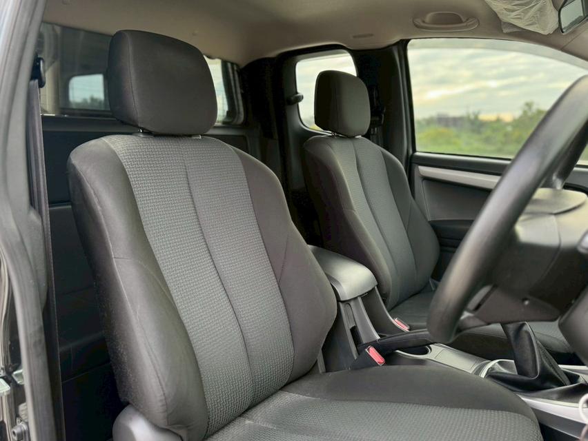 IISUZU DMAX Y2014 Pickup 2dr Ext. Cab Hi-Lander L Man. 5sp RWD 2.5DCT สีดำ Y2014.  เกียร์ธรรมดา  7