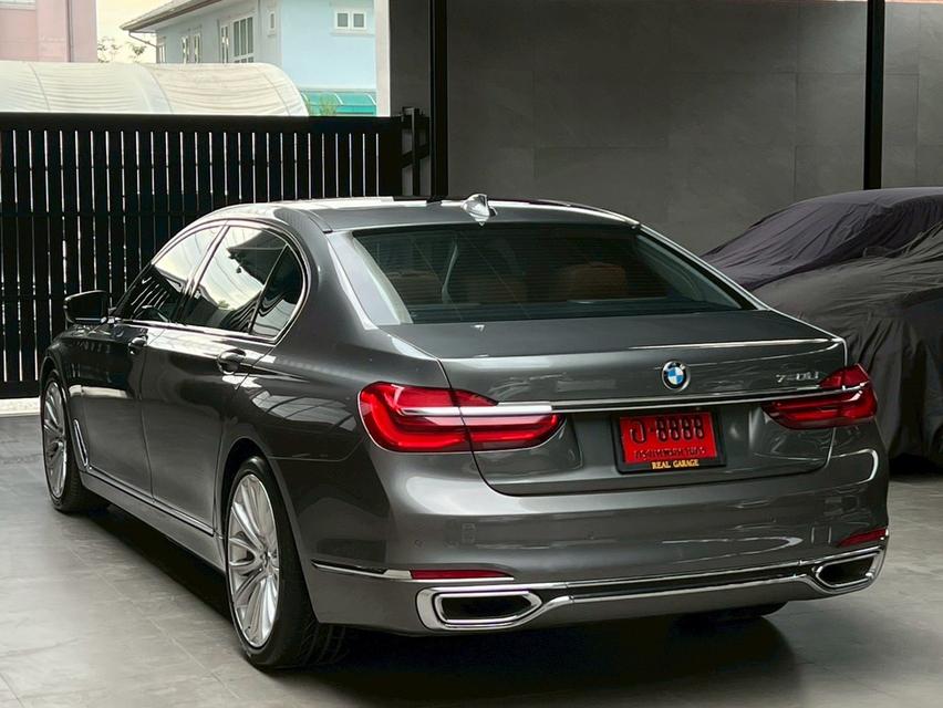 BMW 740Li 3.0 G12 Pure Excellence Sedan 5