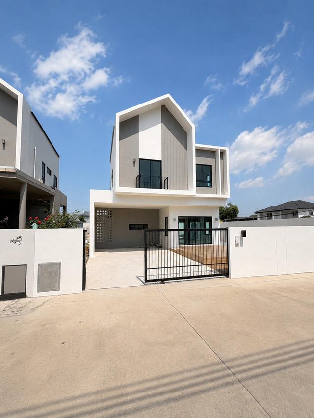 Contemporary Thai Living  Where Tradition Meets Nature 1