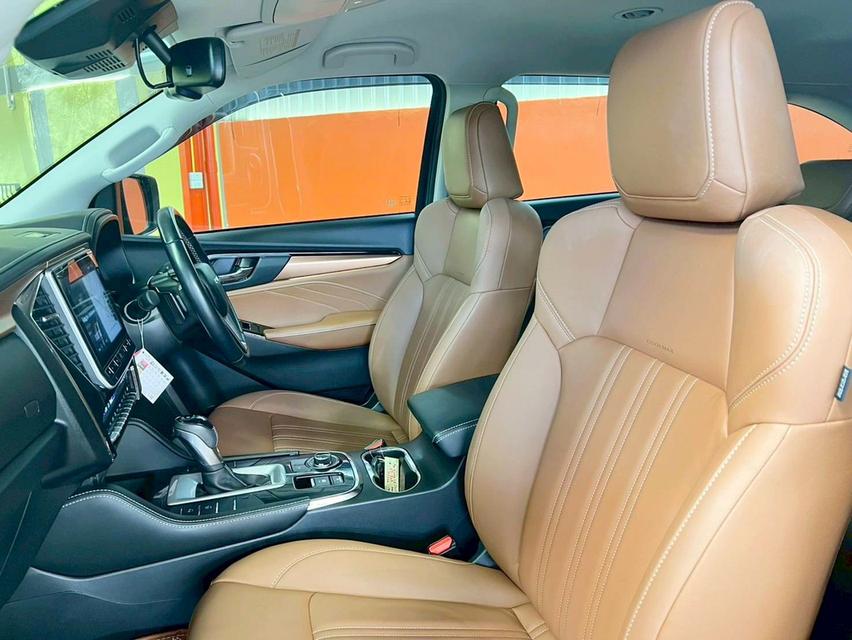 Isuzu MU-X 3.0 ULTIMATE 4WD A/T 2022 8