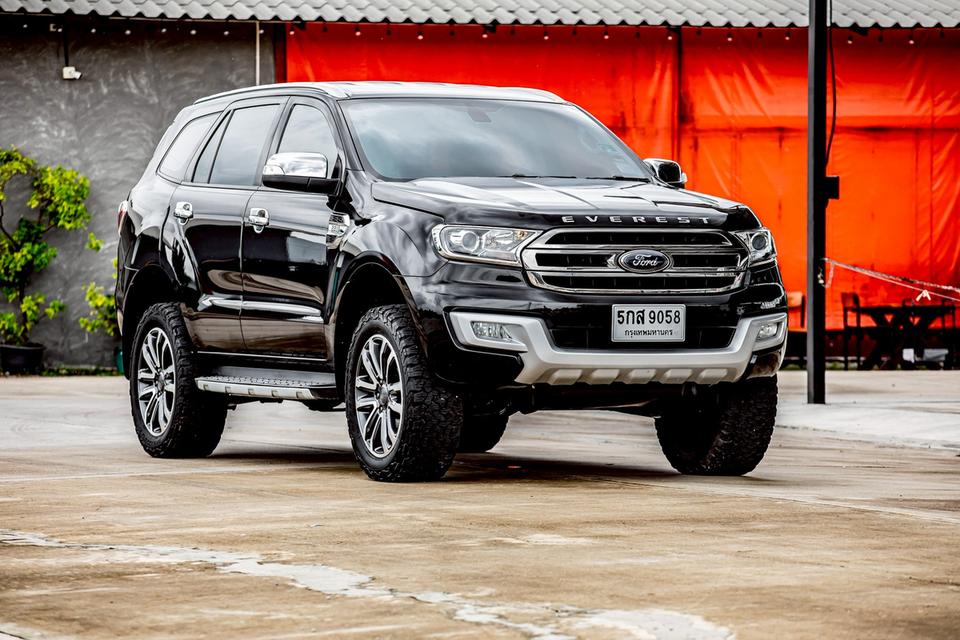 Ford Everest 2.2 Titanium ปี2017 สีดำ มือเดียวป้ายแดง 4