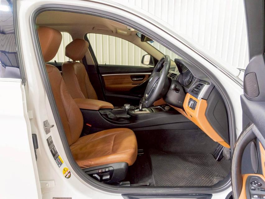BMW 330e Luxury ปีจด 2017 16