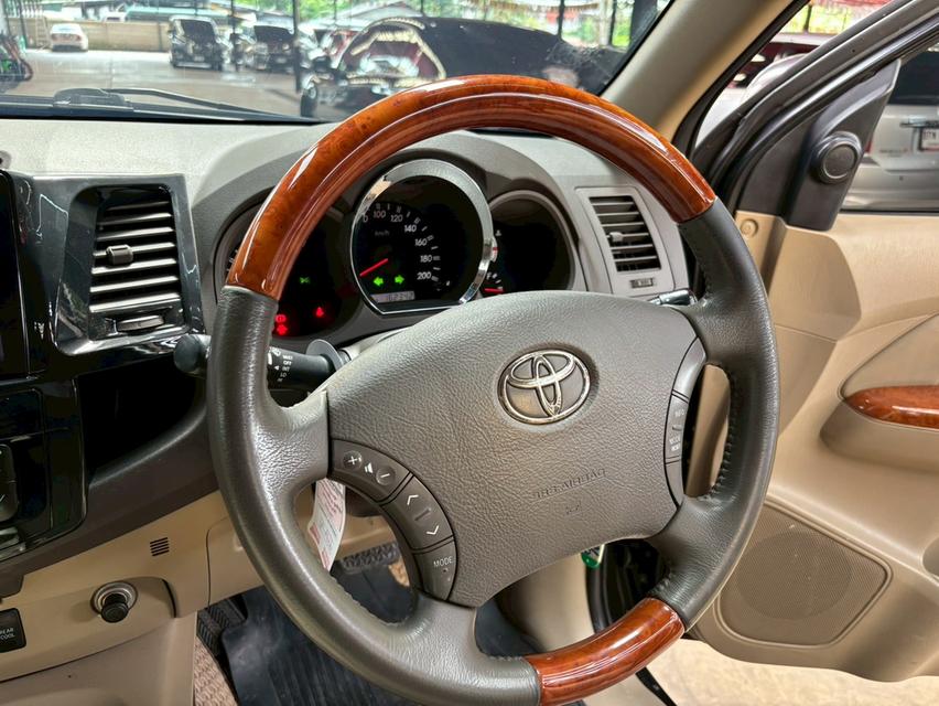 TOYOTA FORTUNER 2.7 V ปี2011 11