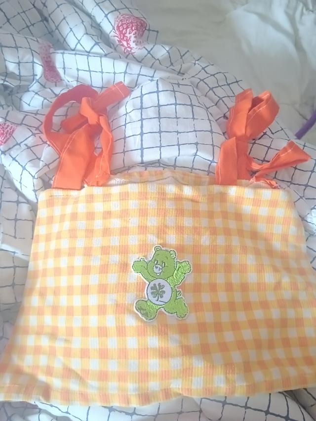 เสื้อผ้าแฟชั่นและโล๊ะเสื้อผ้ามือสอง