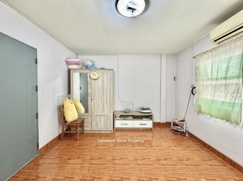 LM25-0154 ขายทาวน์เฮ้าส์ 2 ชั้น เต็มรัก วัดลาดปลาดุก หลังริมใน มีพื้นที่ข้าง พื้นที่ 25 ตรว 3 นอน 2 น้ำ ใกล้เซ็นทรัล เวส 5