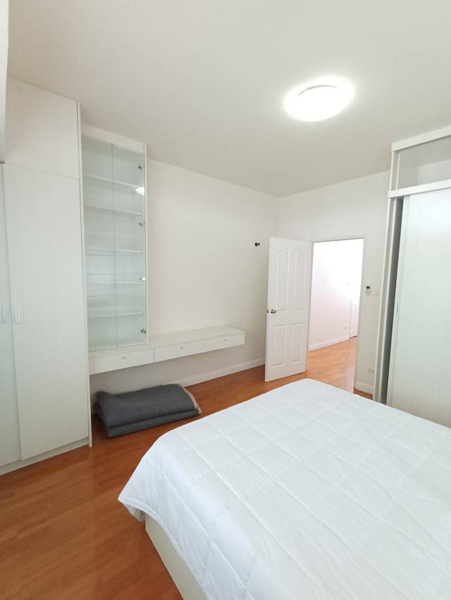 ให้เช่าบ้านเดี่ยว2ชั้น 4นอนหมู่บ้านสัมมากรรามคำแหง162-1 ย่านรามคำแหงราษฎร์พัฒนาร่มเกล้าตกแต่งพร้อมอยู่ ติดถนนรามคำแหง ใกล้มอเตอร์เวย์ – สุวรรณภูมิ MRT 17