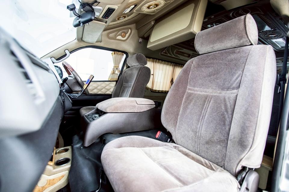 TOYOTA COMMUTER 3.0 D4D VIP 2014  8