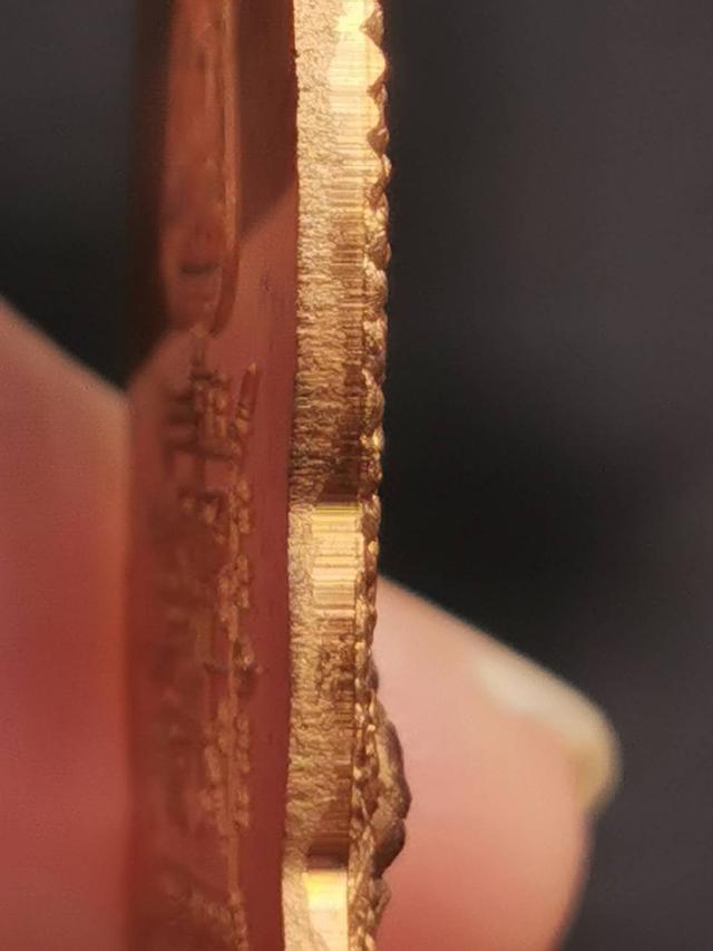 เหรียญนั่งพานรุ่นแรก หลวงปู่สุภา กันตสีโล อายุวัฒนะ118 ปี เนื้อทองแดง ผิวไฟกล่องเดิมๆ ปี 2555 3