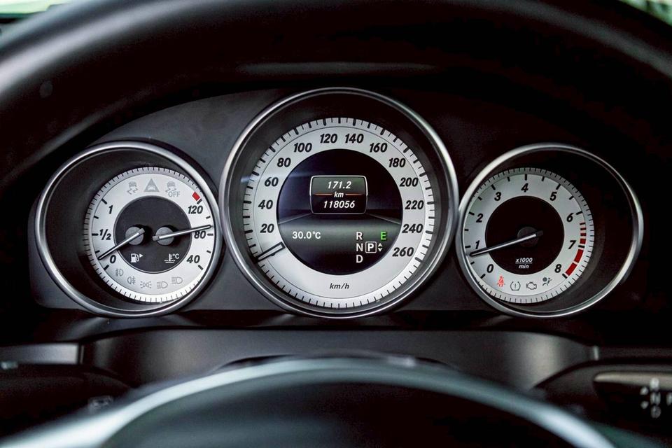 รหัสรถ PR8025 📌Mercedes-Benz E200 AMG Dynamic Convertible (2015) 16