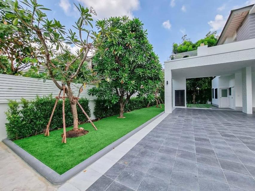 Luxury house for SALE, offering a private atmosphere and coming fully furnished. Located in the Perfect Masterpiece Sukhumvit 77 project. 9