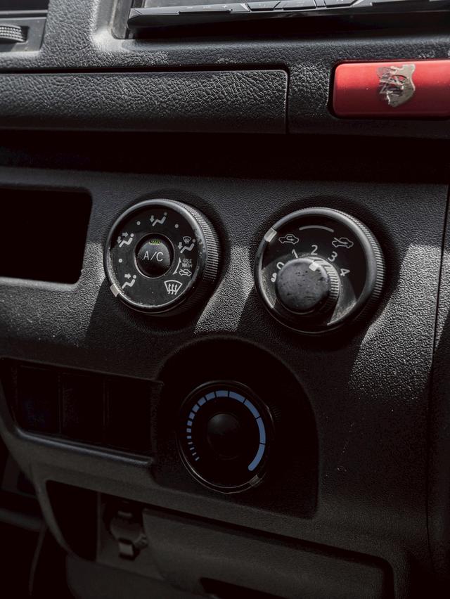 รหัสรถ 67GG1658 Toyota Hiace 2018 (ป้ายฟ้าแท้) 8