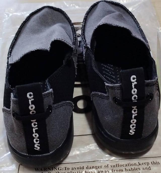 ขายรองเท้าผู้ชายผ้าใบแฟชั่นยี่ห้อ CROCS รุ่น Santa Cruz Casual Slip-On สีเทา ขนาด 41 มือหนึ่ง 2