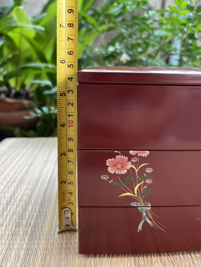 กล่องเบนโตะ 3 ชั้น พร้อมฝาปิด สีแดงวาดลายช่อดอกไม้ งานวาดมือญี่ปุ่น รูปที่ 8