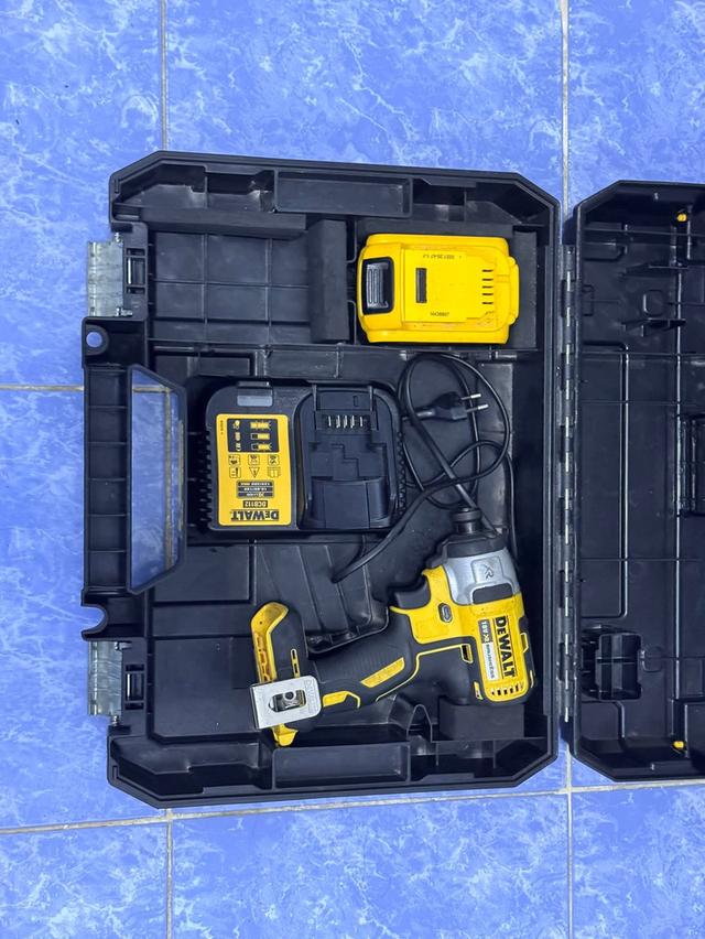 สว่านกระแทก DeWalt  6