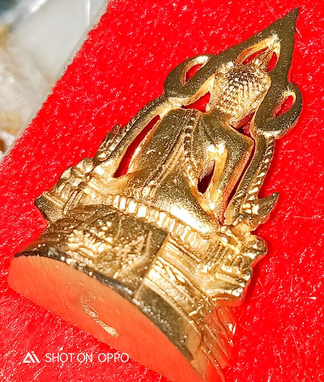 พระพุทธชินราช กะไหล่ทอง สีทองอร่ามสวยงามมากเจ้าค่ะ 5