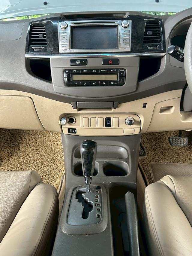 ขายรถ Toyota Fortuner 2.7V ปี 2012 สีขาว เกียร์ออโต้ 17