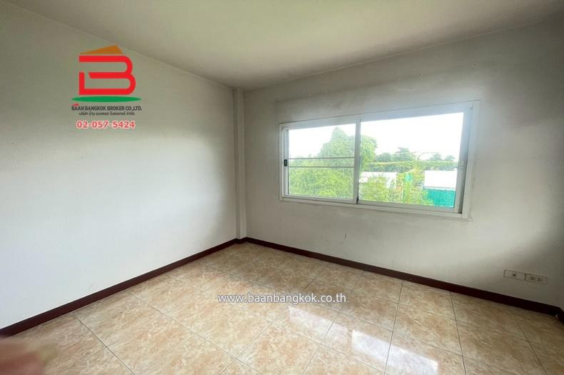 บ้านเดี่ยว หมู่บ้าน ทองสถิตย์ 8-หทัยราษฎร์ เนื้อที่ 50 ตรว. ถนนหทัยราษฎร์ ตำบลลาดสวาย อำเภอลำลูกกา จังหวัดปทุมธานี 13