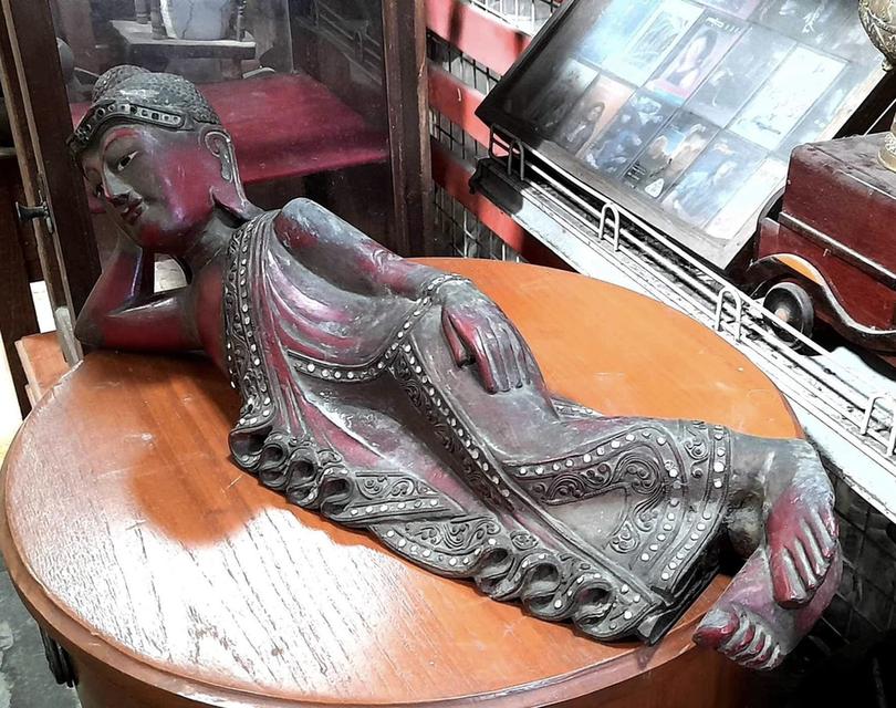 พระนอนไม้แกะ พระพุทธรูปไม้แกะสลัก ปางไสยาสน์ ศิลปะล้านนา