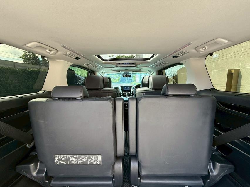 TOYOTA ALPHARD 2.5 SC package 2022 Mileage 47,000 Km. (ยางใหม่ 4 เส้น )
