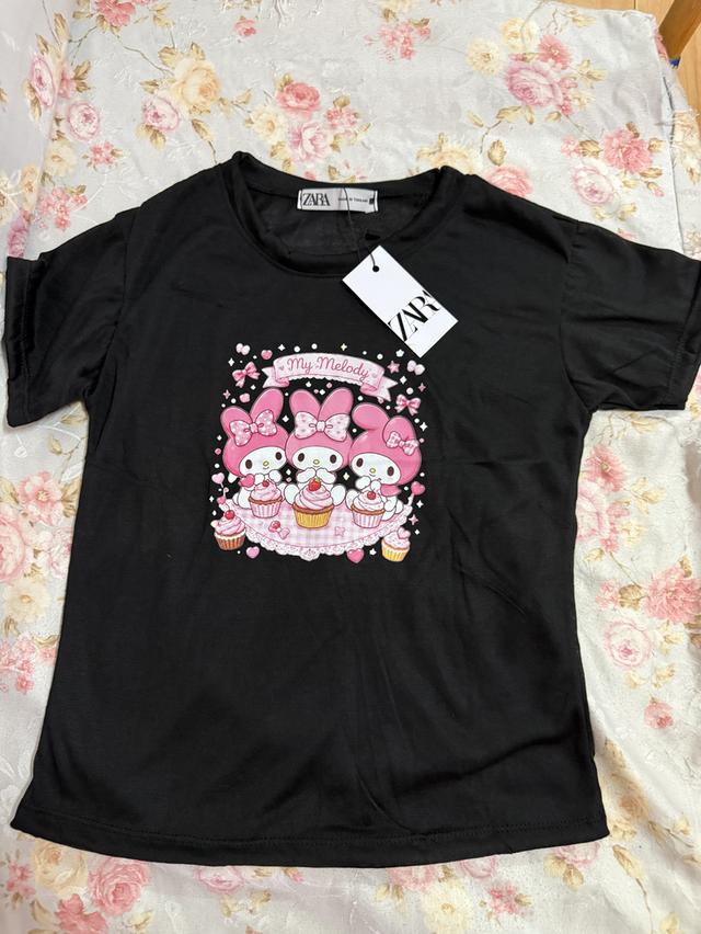 เสื้อรัดรูปคละลายตัวละ60 บาท