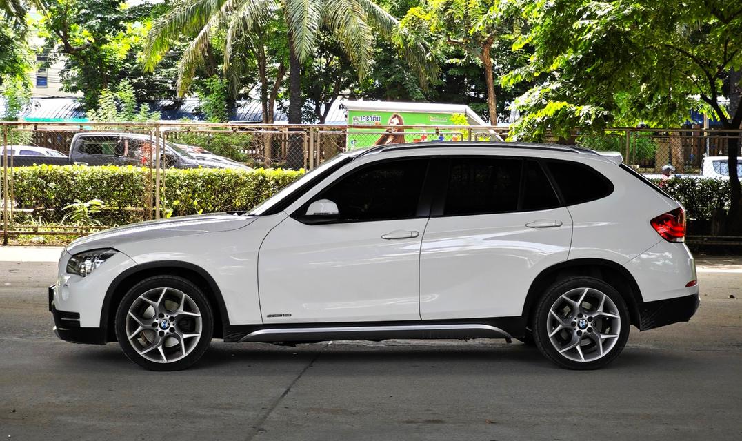 BMW X1 sDrive18i XLINE E84 ปี 2015 3